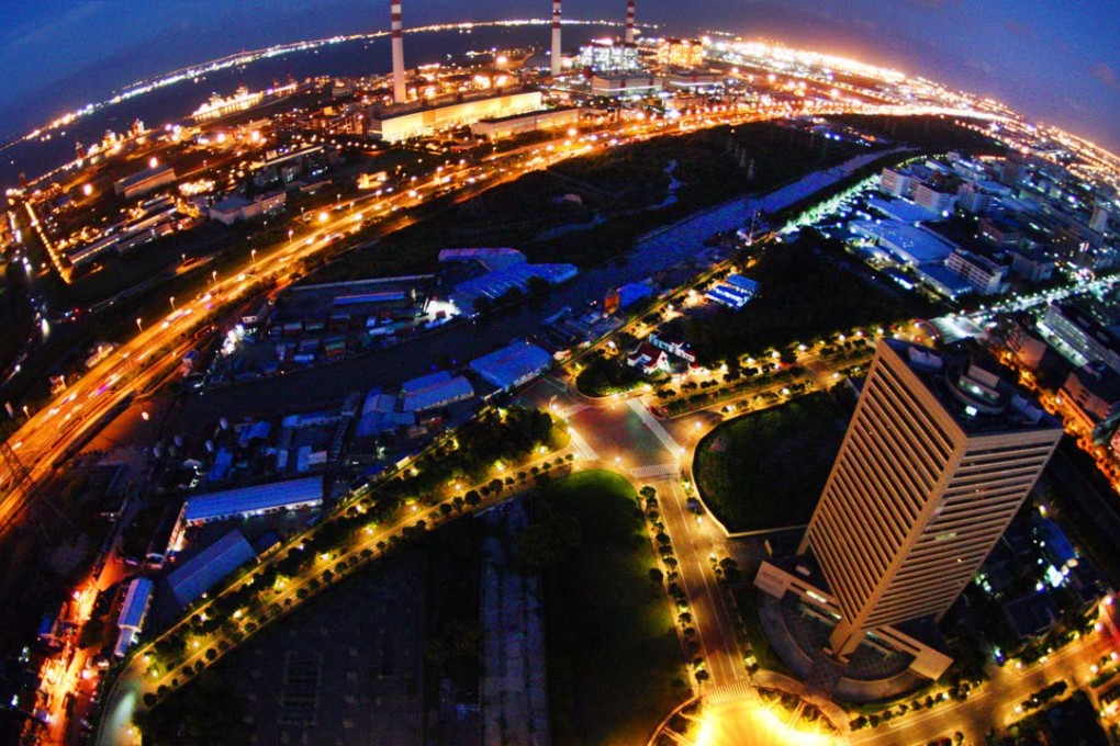 General view of the Waigaoqiao Bonded Area (L) and the Waigaoqiao Bonded Logistics Park of the China (Shanghai) Pilot Free Trade Zone in Shanghai, China. Photo: Xinhua