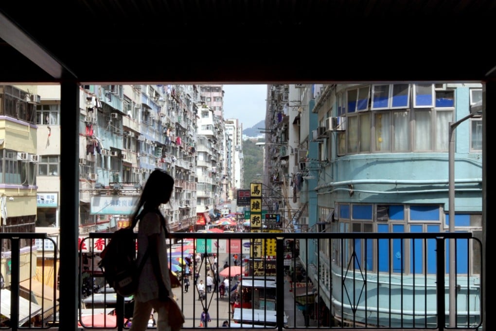 The Mong Kok footbridge crosses Fa Yuen Street but needs to link up with Argyle Street. Photo: Jonathan Wong