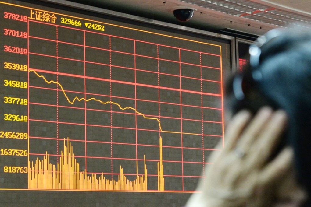 An electric board at a securities firm in Beijing shows a halt in Shanghai stock trading when a "circuit breaker" mechanism designed to prevent volatility was triggered in the afternoon after a drop of 7 per cent in the CSI 300 index comprising stocks listed in the Shanghai and Shenzhen stock exchanges. Photo: Kyodo