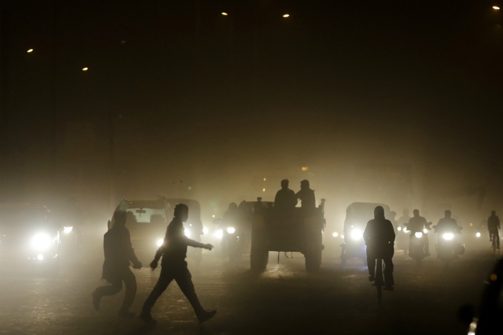 When New Delhi’s winter air grew so bad that a high court warned that “it seems like we are living in a gas chamber”, the city’s top official declared car use would be restricted, but police said they would have trouble enforcing curbs. Photo: AP