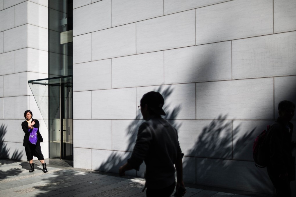 Pedestrians walk in the Causeway Bay district of Hong Kong on December 17, 2015. Hong Kong's de facto central bank on December 17 raised its base interest rate after the US Federal Reserve announced its first rate increase in more than nine years in a landmark move signaling the US has finally moved beyond the 2008 crisis. AFP PHOTO / ANTHONY WALLACE