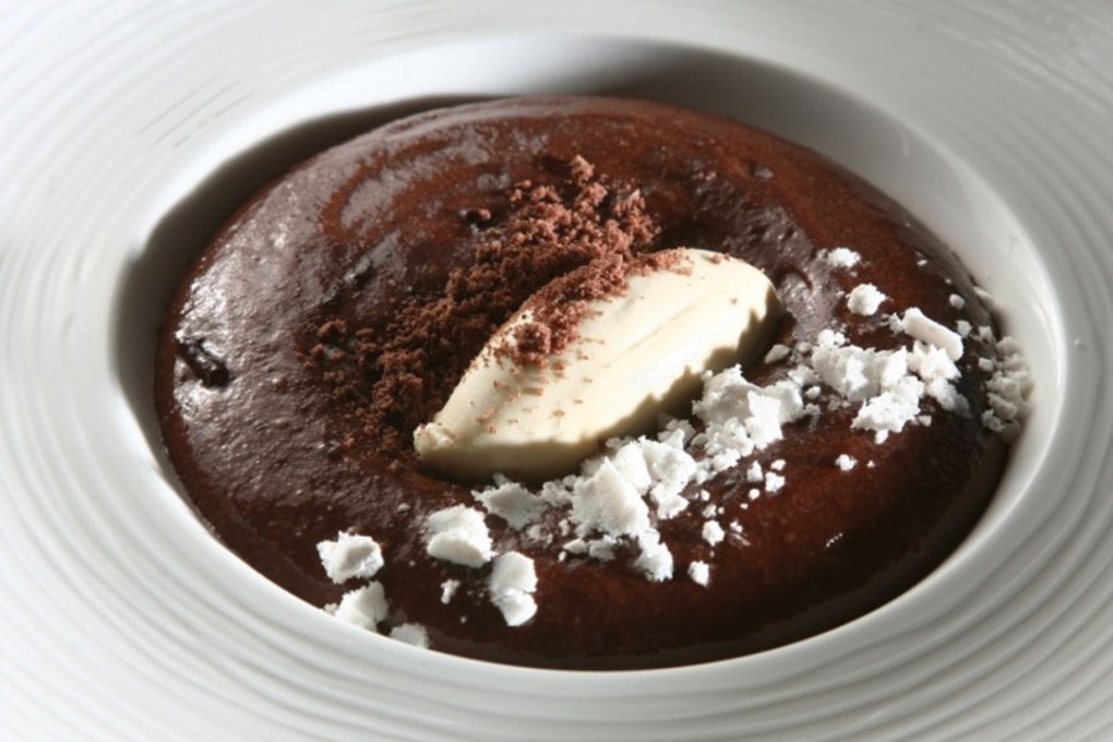 Soft chocolate with hazelnut ice cream at Va Bene in Sai Ying Pun.