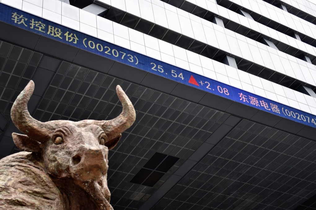 Photo taken on June 5, 2015 shows a bull sculpture outside the Shenzhen Securities Firm in Shenzhen. Photo: Xinhua