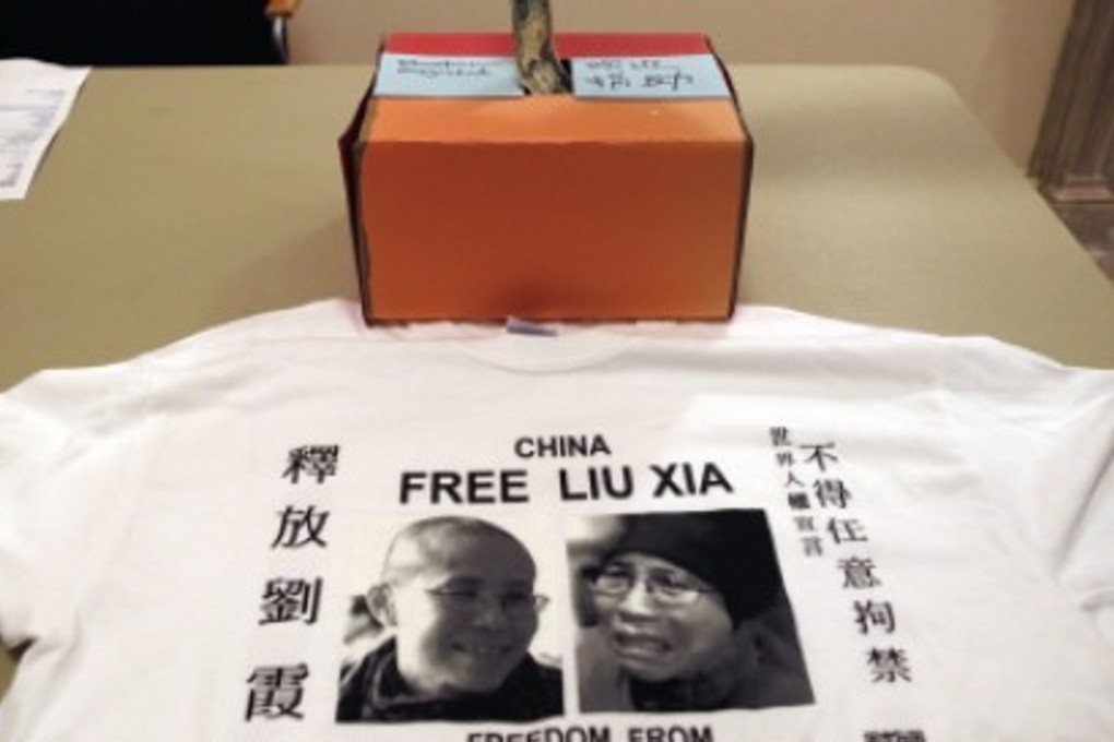 A supporter donates money at an event where Chinese and American writers pushed for the release from house arrest of Liu Xia, the detained wife of Chinese Nobel Peace laureate Liu Xiaobo, in New York. Photo: AP