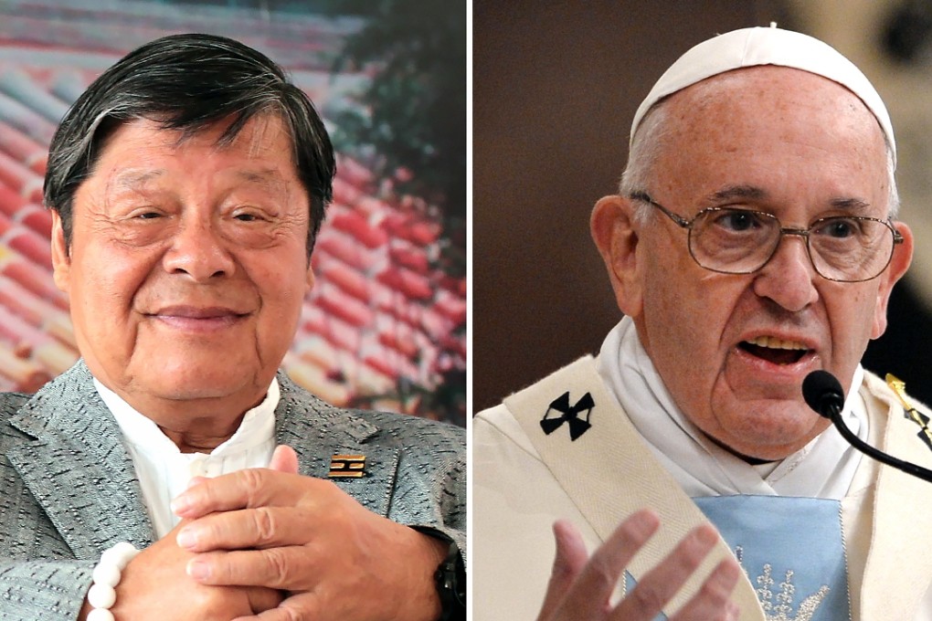Confucian Academy president Tong Yun-kai (left) and Pope Francis. Photos: Bruce Yan, AFP