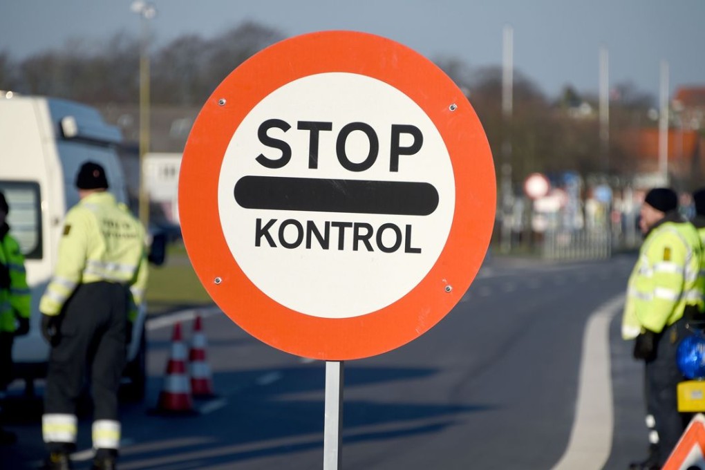 Danish police set up a border control point at Krusa bei Flensburg on January 5, part of random checks designed to stem the flow of refugees. Photo: AFP