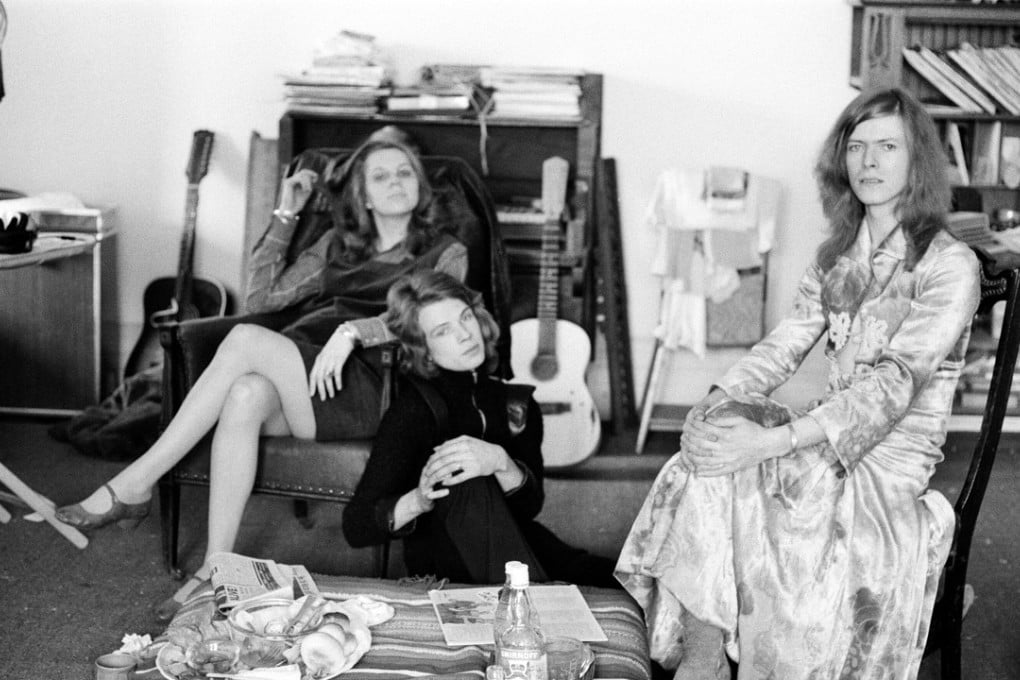 David Bowie (right) and wife Angie (left) at home in 1971. Photo: Corbis