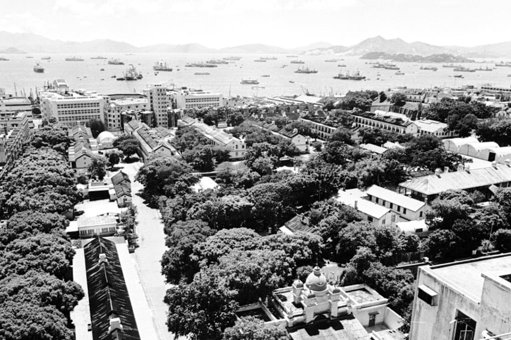 The southern Kowloon peninsula was still not fully developed in this 1968 shot of the Whitfield Barracks in Tsim Sha Tsui. The Kowloon Mosque is in the foreground.