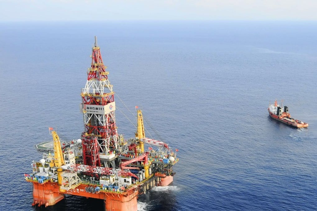 The China National Offshore Oil Corp's sixth-generation semi-submersible rig operates at a water depth of 1,500 meters. Photo: Xinhua