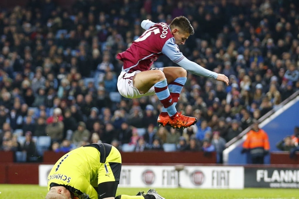 Aston Villa's Ashley Westwood and Leicester keeper Kasper Schmeichel take evasive action. Photo: Reuters