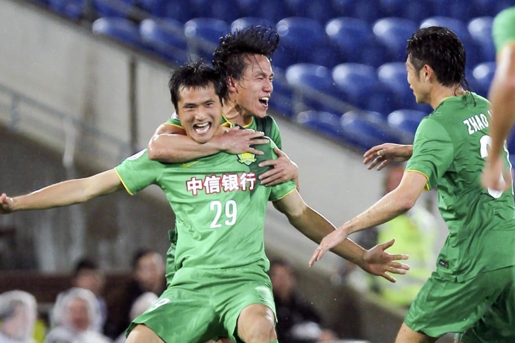 Shao Jiayi (L, Front) of China's Beijing Guoan FC celebrates with his teammates during the AFC Champions League football match against Australia's Brisbane Roar Gold Coast, Australia, on February 25, 2015. Photo: Xinhua