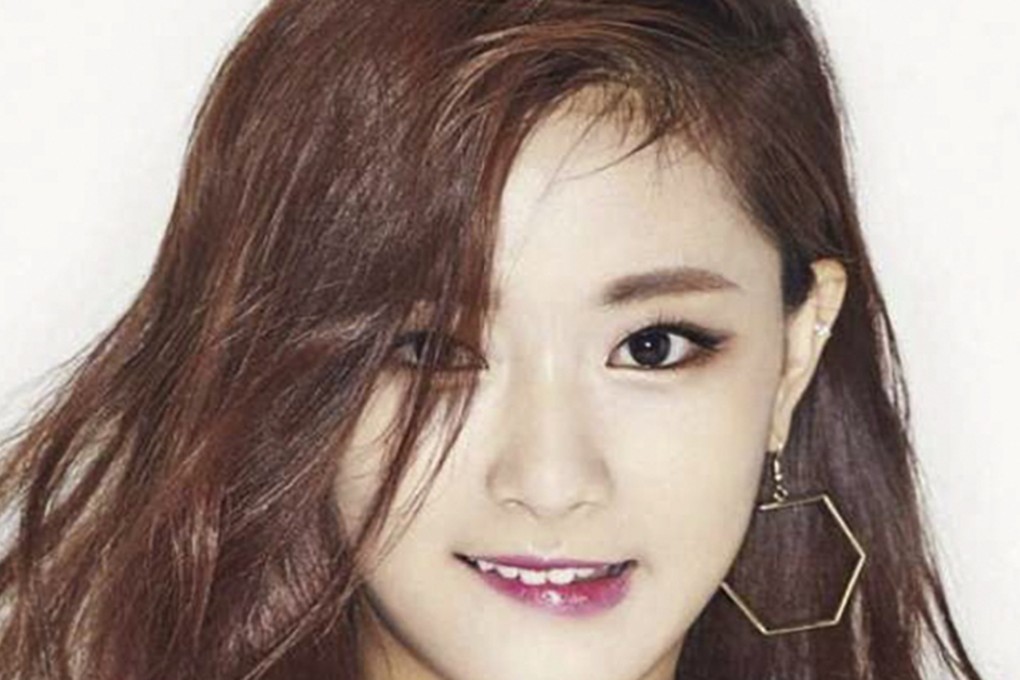 Chou Tzu-yu has apologised for waving the Taiwan flag on TV.