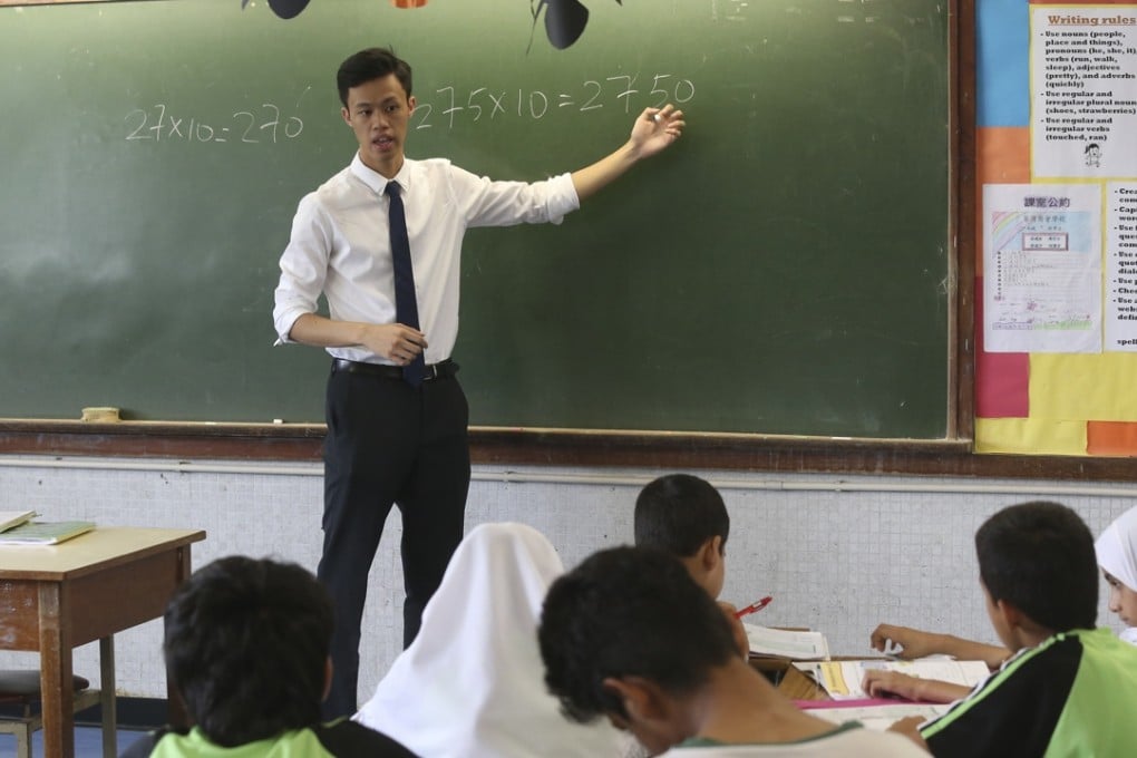 Maths teacher Theron Mok conducts a lesson at Teach4HK, a group that sends bright teachers to poor schools in Hong Kong, at Tsuen Wan Trade Association Primary School. Photos: KY Cheng