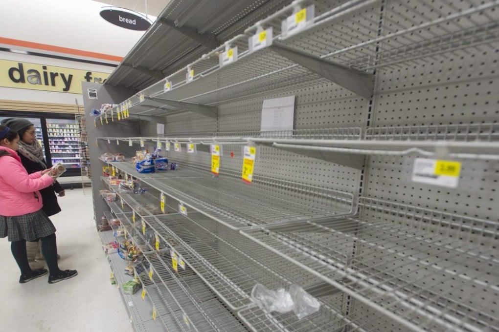 Customers look at the heavily depleted bread section of a grocery store, as shoppers prepare for an approaching snowstorm in Alexandria, Virginia, on Thursday. Photo: EPA