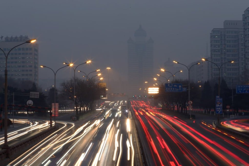 Heavy smog seen from a highway in Beijing, northern China. Photo: Xinhua