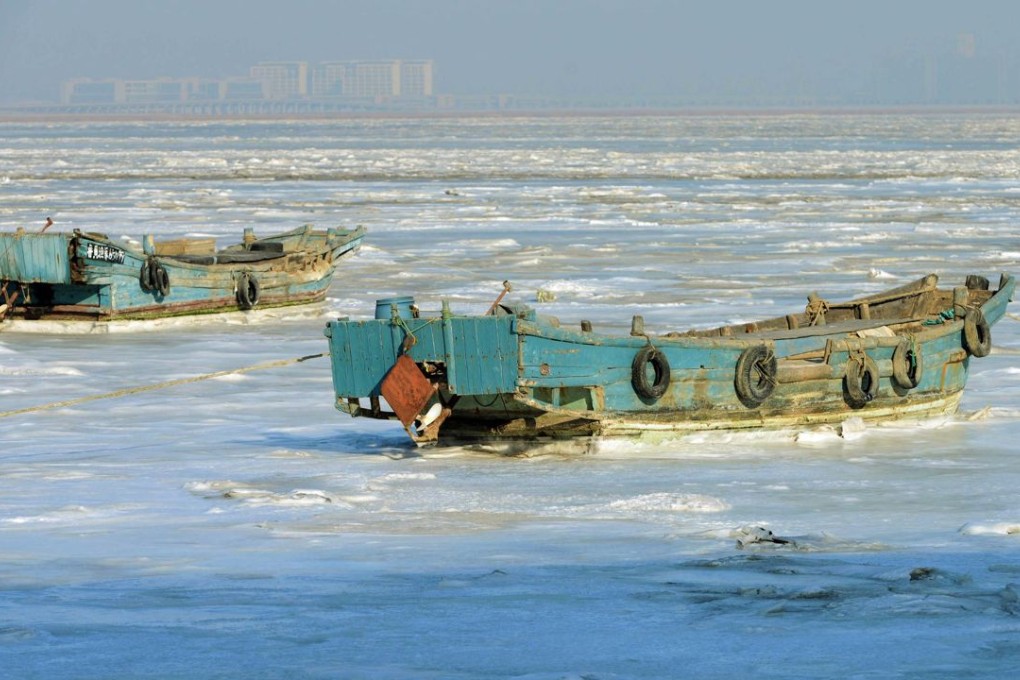 Fishing boats were stuck in the ice at Jiaozhou Bay in Qingdao, Shandong province. Photo: AFP