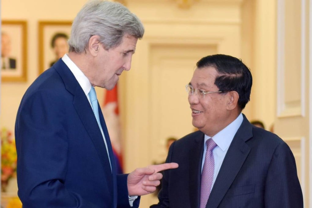 US Secretary of State John Kerry (left) with Cambodian Prime Minister Hun Sen. Photo: AFP