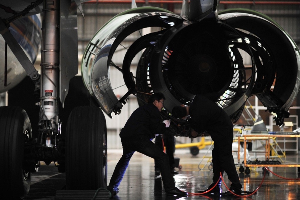 Mechanics check an aircraft engine at the maintenance base of China Southern Airlines in Haikou, Hainan province. Photo: Xinhua