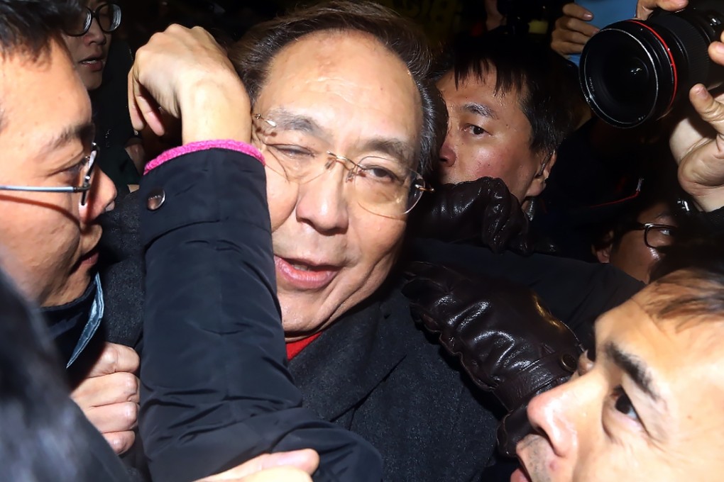 Chairman of the governing Council of the University of Hong Kong Arthur Li Kwok-cheung got surrounded by Hong Kong University students at the The Hong Kong Jockey Club Buildingg For Interdisciplinary Research on Sassoon Road in Pok Fu Lam. Li refused to talk to students. Photo: Sam Tsang
