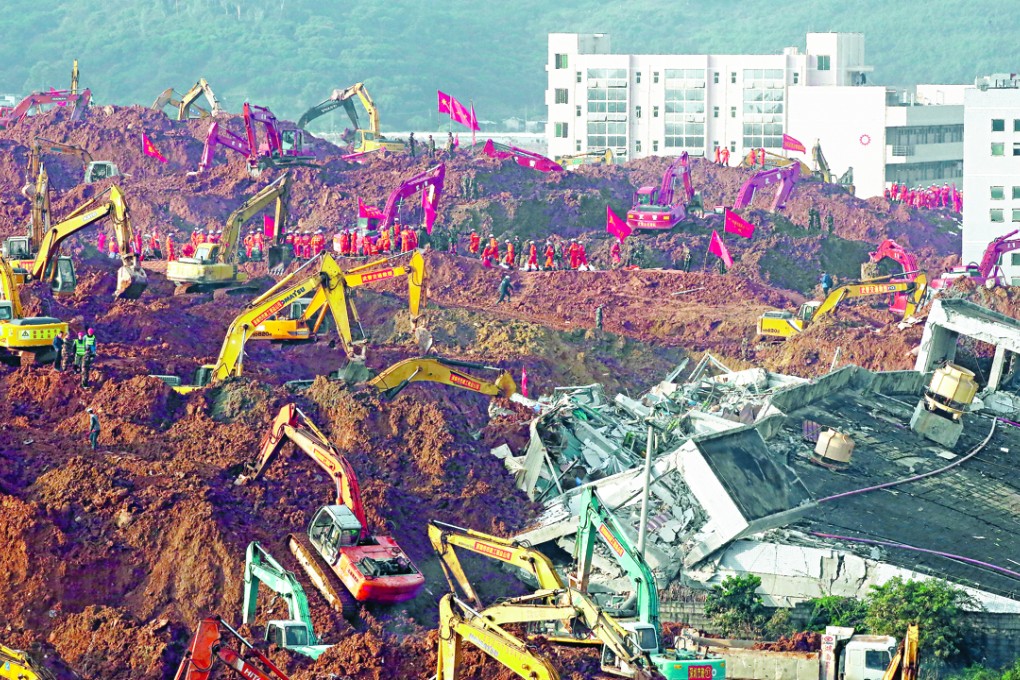 Rescue workers use excavators to dig and search among the debris of destroyed buildings after a landslide hit an industrial park in Shenzhen, Guangdong province, in December 2015. Photo: Edward Wong