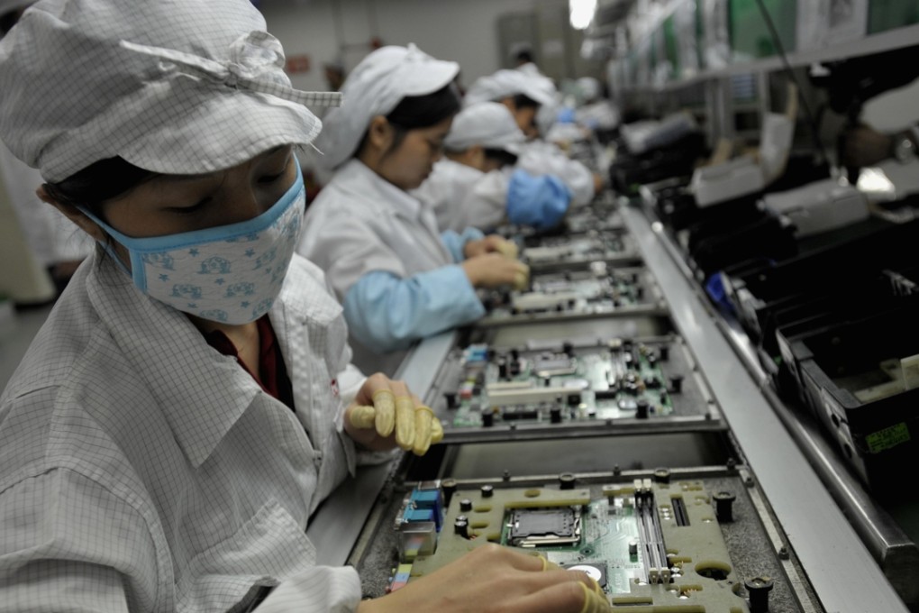 Workers assemble electronic components at a Foxconn factory in Shenzhen. Photo: AFP