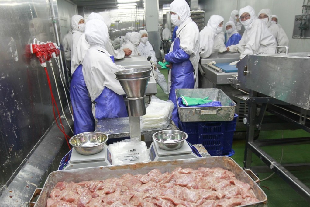 Meat is prepared before the scandal at Shanghai Husi Food in Shanghai, which was fined 1.2 million yuan on Monday for using recycled chicken and beef to McDonald’s, KFC and other fast-food restaurants in China. File photo: Xinhua