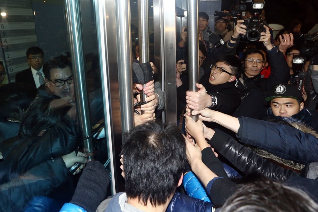 University of Hong Kong students try to break into the Hong Kong Jockey Club building in Pok Fu Lam after Arthur Li refused to talk to them. Photo: Sam Tsang