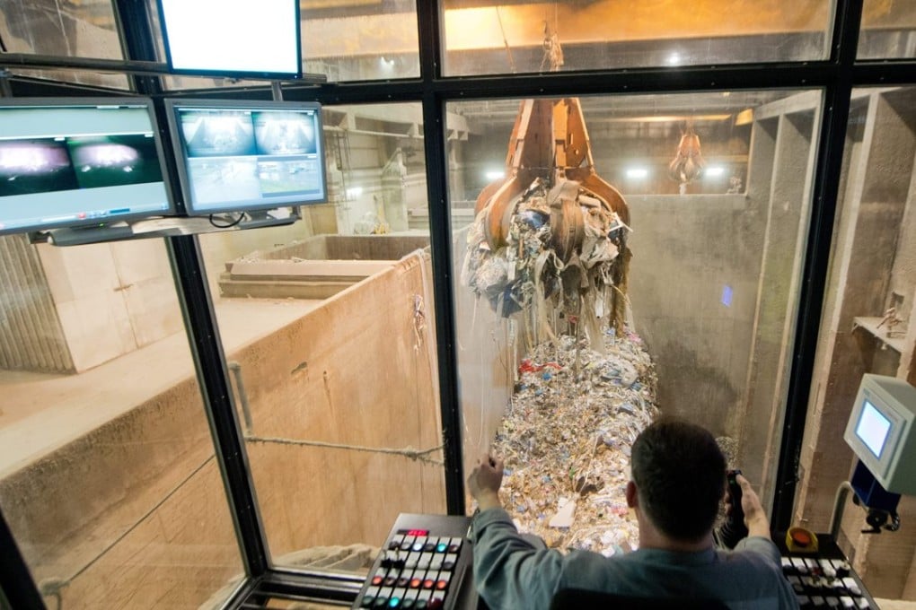 An operator uses a crane to transport waste in the EEW waste-burning facility in Hannover, Germany. Photo: EPA