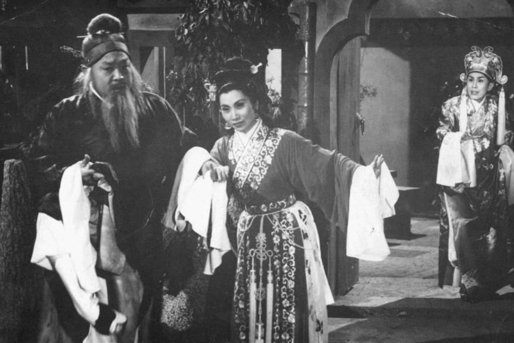 Yam Kim-fai (right) plays a male scholar in 1959's Butterfly and Red Pear Blossom, also starring Leung Sing-po (left) and Pak Suet-sin. Photo: supplied