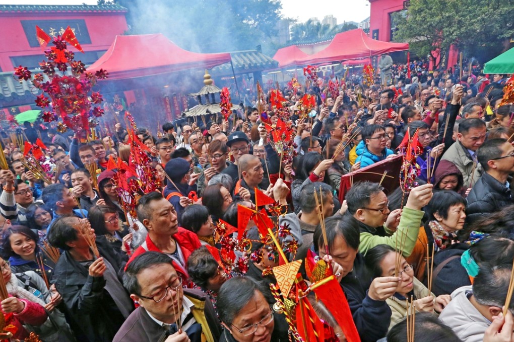 Worshippers pack into Che Kung Temple in Sha Tin to pray for good luck and prosperity in the Year of the Monkey. Photos: David Wong