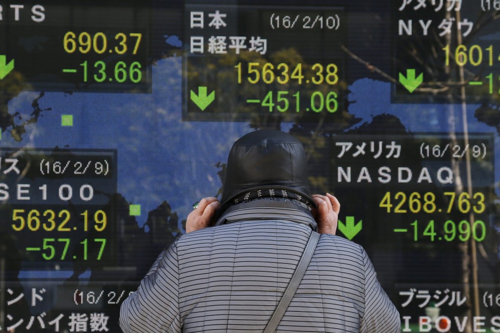 epa05152197 A pedestrian gazes at information of Tokyo's Nikkei Stock Average (Top-C) during an afternoon trade session and other global markets in Tokyo, Japan, 10 February 2016. Tokyo stocks plunged on 10 February's morning, falling below the 16,000 line, about 15-month low, as the yen is higher and US and European stock markets concern over global banking sector. EPA/KIMIMASA MAYAMA