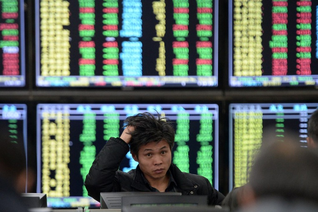 An investor looks at an electronic stock indicator of a securities firm in Yinchuan, capital of northwest China's Ningxia Hui Autonomous Region on February 15. Photo: Xinhua