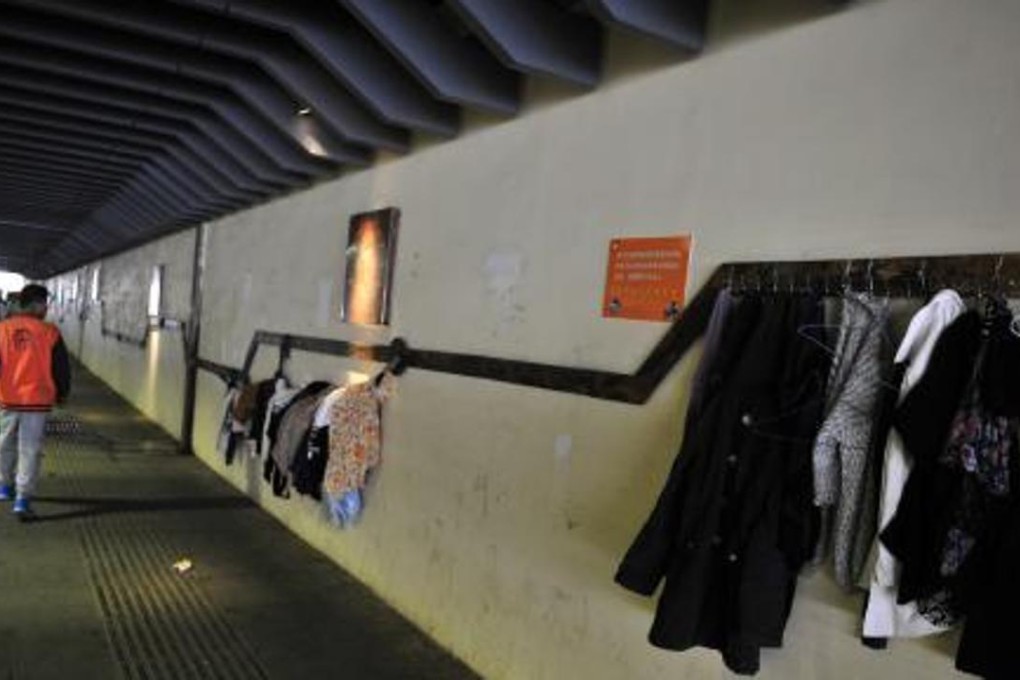 The Wall of Kindness clothing rack in Kunming started off well, but was closed after 10 days when it was inundated with unwanted clothes. Photo: Sina