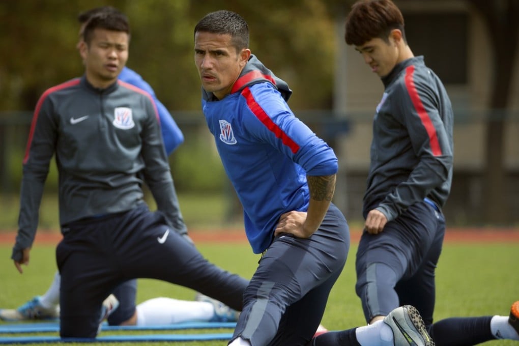 Tim Cahill in training with Shanghai teammates last year. Photo: AP