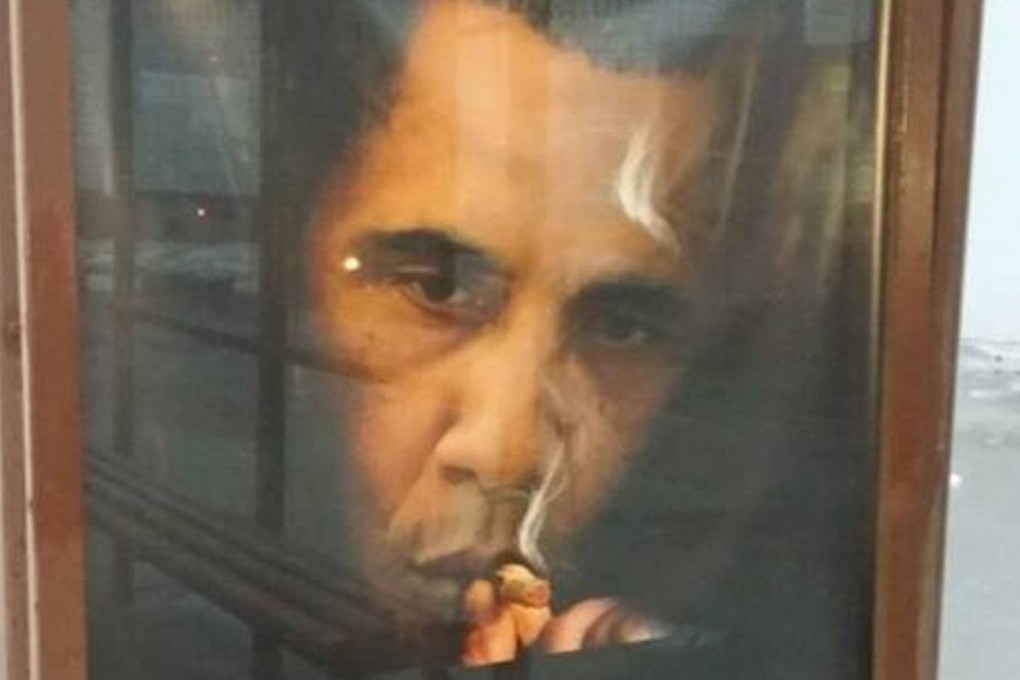 The anti-smoking poster featuring Barack Obama appeared without attribution at a bus stop on Moscow’s third ring road. Photo: Facebook / Dmitry Gudkov