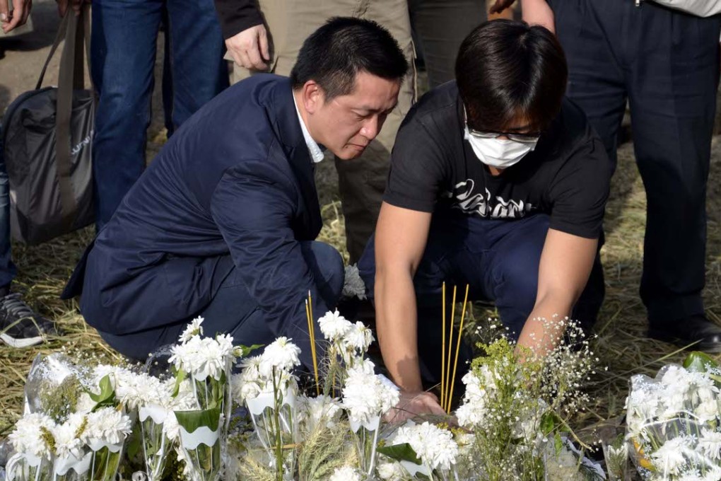Relatives of Hong Kong victims mourn at the crash site in 2013. Photo: Xinhua