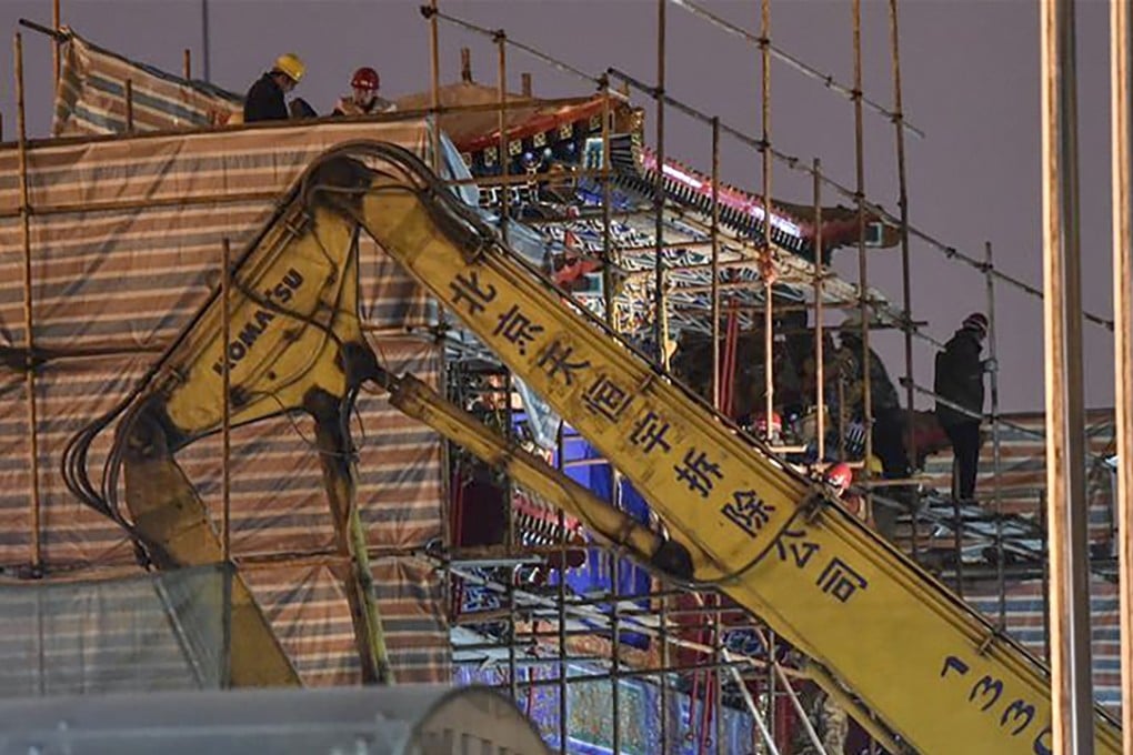 The traditional-style gate in front of China Development Bank is demolished overnight. Photo: Xinhua