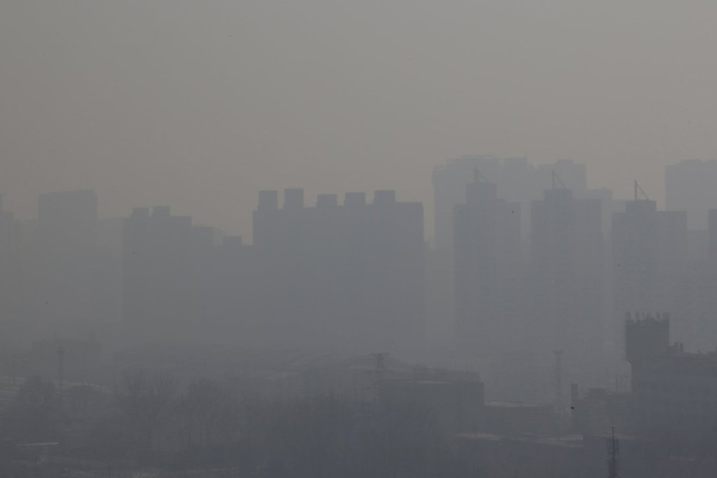 Residential buildings are shrouded in heavy smog in Beijing on Wednesday. Photo: Reuters