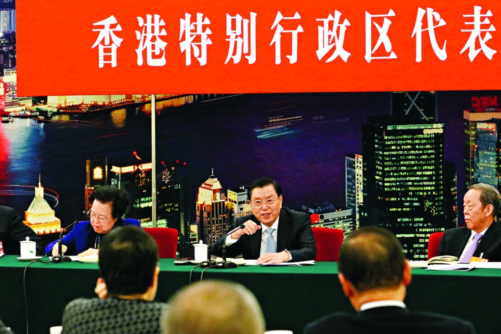 Zhang Dejiang (second from right) meets Hong Kong deputies to the National People’s Congress yesterday. Photo: Xinhua