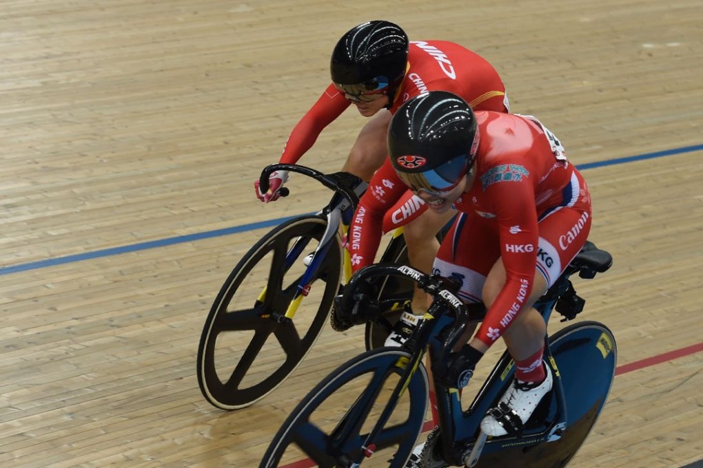 Hong Kong’s Sarah Lee tries to hold off China's Lin Junhong in their sprint quarter-final. Photos: AFP
