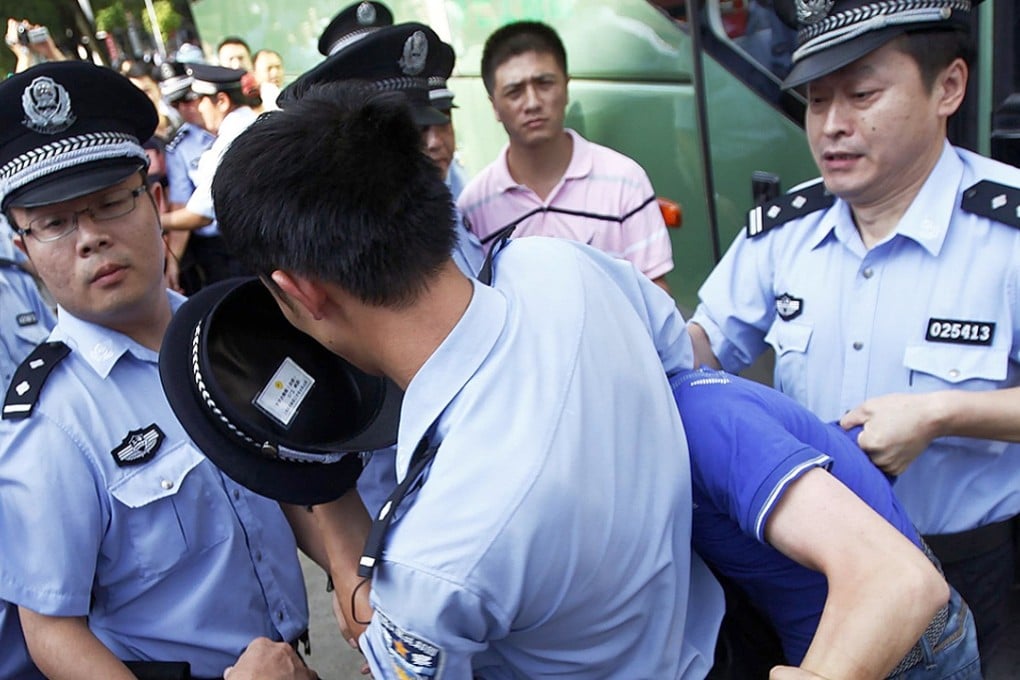 A general picture of Chinese police making an arrest. A man detained in Zhejiang province on suspicion of shoplifting reportedly told police he had stolen only to test how could they were at their job. File photo: Reuters