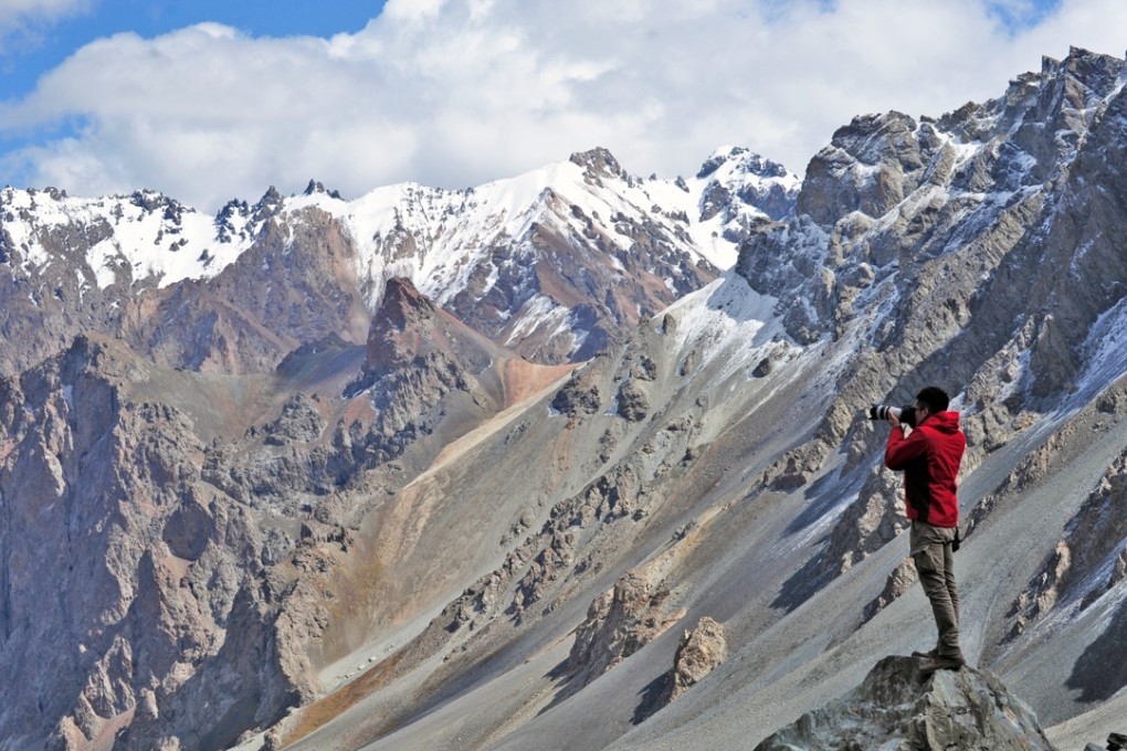 Tugo Cheng at work creating his breathtaking images, in Tian Shan in Xinjiang. All photos: Tugo Cheng