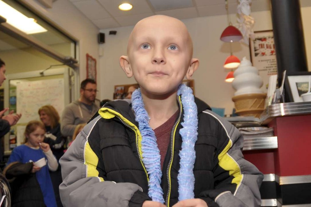 Dorian Murray looks up to applause and cheers at a community birthday party for him on January 10 in Pawcatuck, Connecticut. Photo: AP