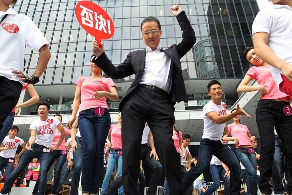 Clowning glory: former ATV boss Wong Ching’s notorious dance at government headquarters to oppose the opening up of Hong Kong’s television market. Photo: Felix Wong