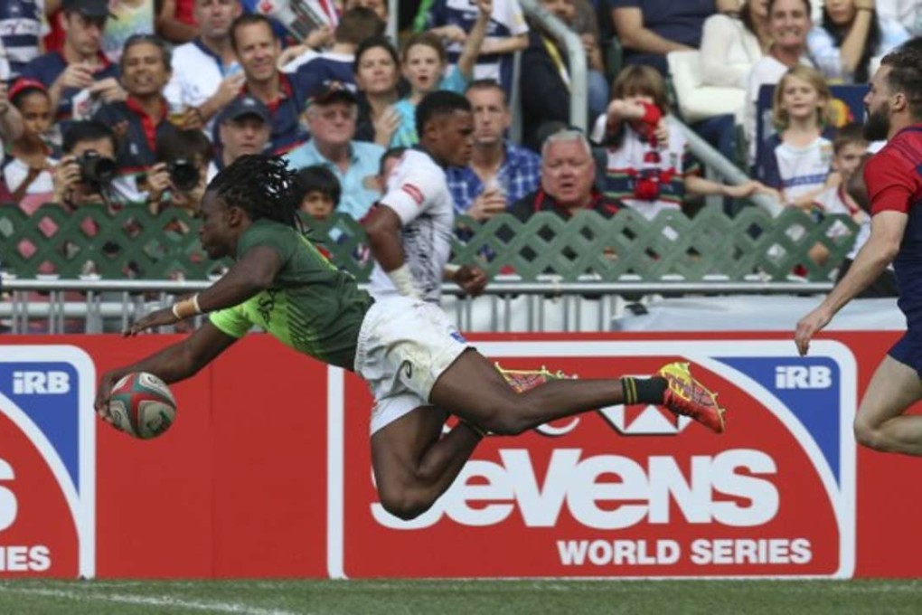 Seabelo Senatla flies in to score a try against France during South Africa’s 29-7 pool C triumph at last year’s Hong Kong Rubgy Sevens. Photo: KY Cheng