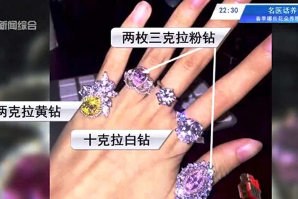 Qianqian’s fake rings claiming to include a two-carat yellow diamond, a pair of three-carat pink diamonds and a 10-carat white diamond. Photo: Shanghai Television