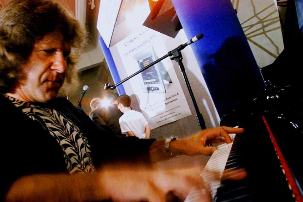 Musician Keith Emerson plays a Van Koevering Interactive Piano, designed by legendary electronic engineer Bob Moog, in Beverly Hills, California in 1999. Photo: AP