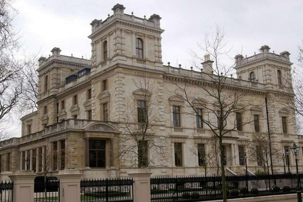 The world's most expensive house on Britain’s most expensive street, in central London. Homeowners have discovered that even if, as is said, an Englishman’s home is his castle, there are an awful lot of things that you can’t do, one expert notes wryly. Photo: EPA