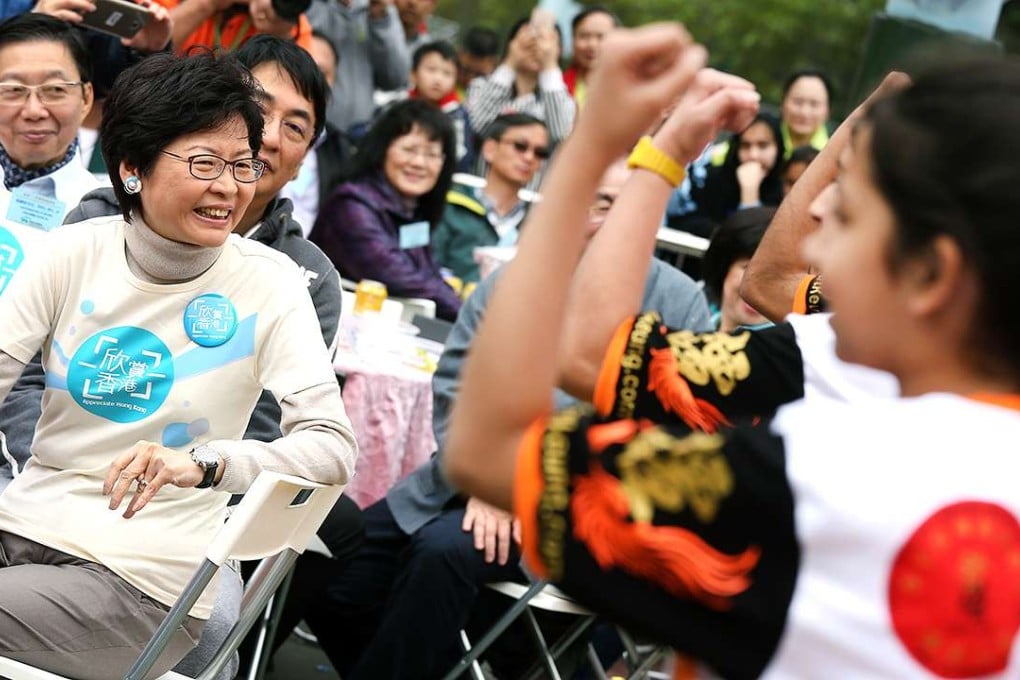 Chief Secretary Carrie Lam Cheng Yuet-ngor (front left) joins 1,200 Hongkongers for a poon choi feast at Kwai Fong MTR station on Sunday. Photo: Dickson Lee