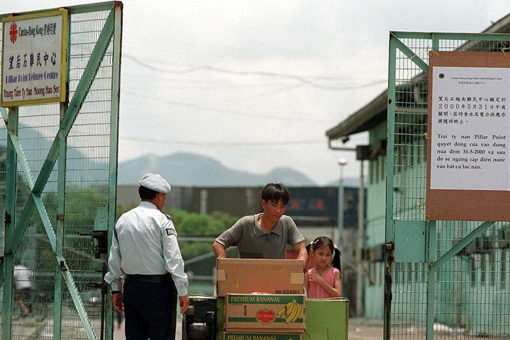 Vietnamese boatpeople move from Pillar Point, Tuen Mun. The camp, the last for the remaining some 200,000 Vietnamese boatpeople who fled to Hong Kong after Vietnam war was closed in May, 2000. Photo: David Wong